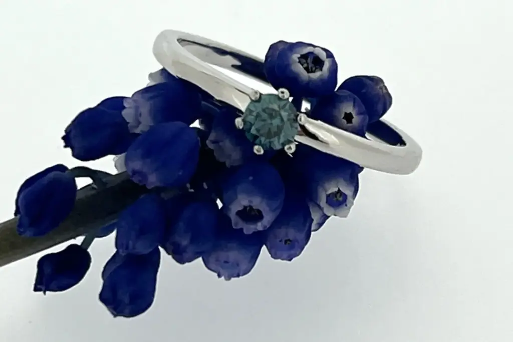 Goldschmiede Kälber Würselen Blue Sky-Diamantring