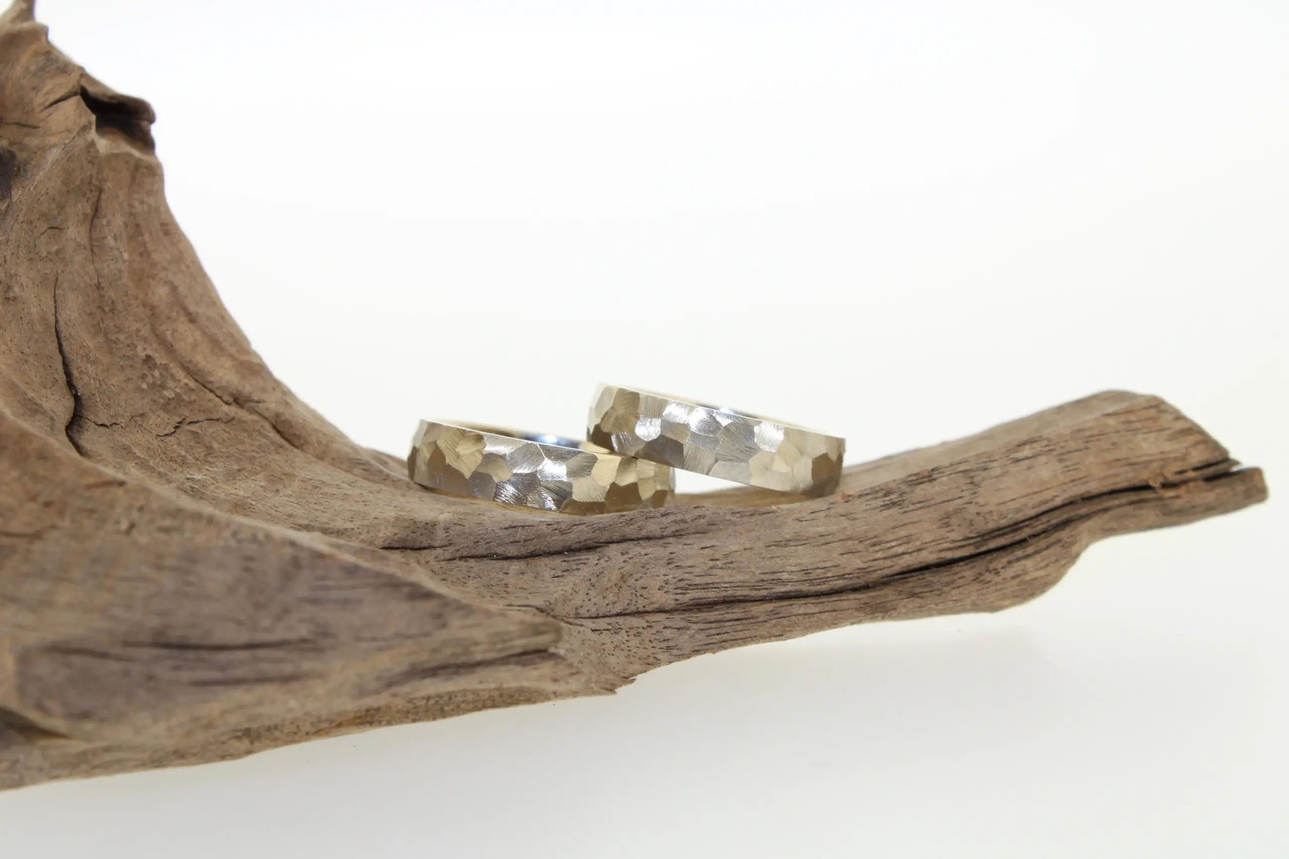 Goldschmiede Kälber Würselen- individuelle Trauringe-Hochzeit