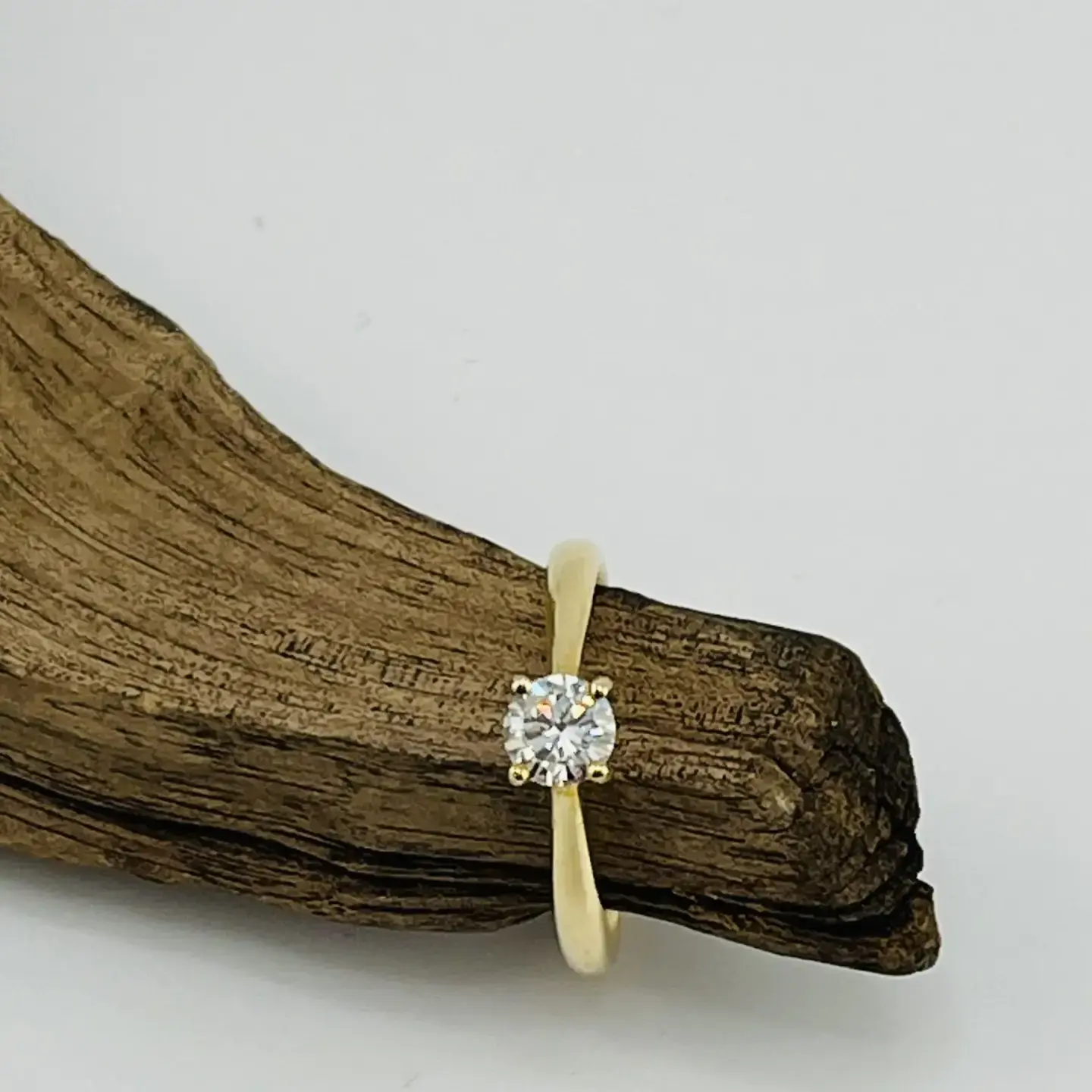 Kälber Goldschmeide Wüerselen - Verlobungsring Solitaire Gelbgold