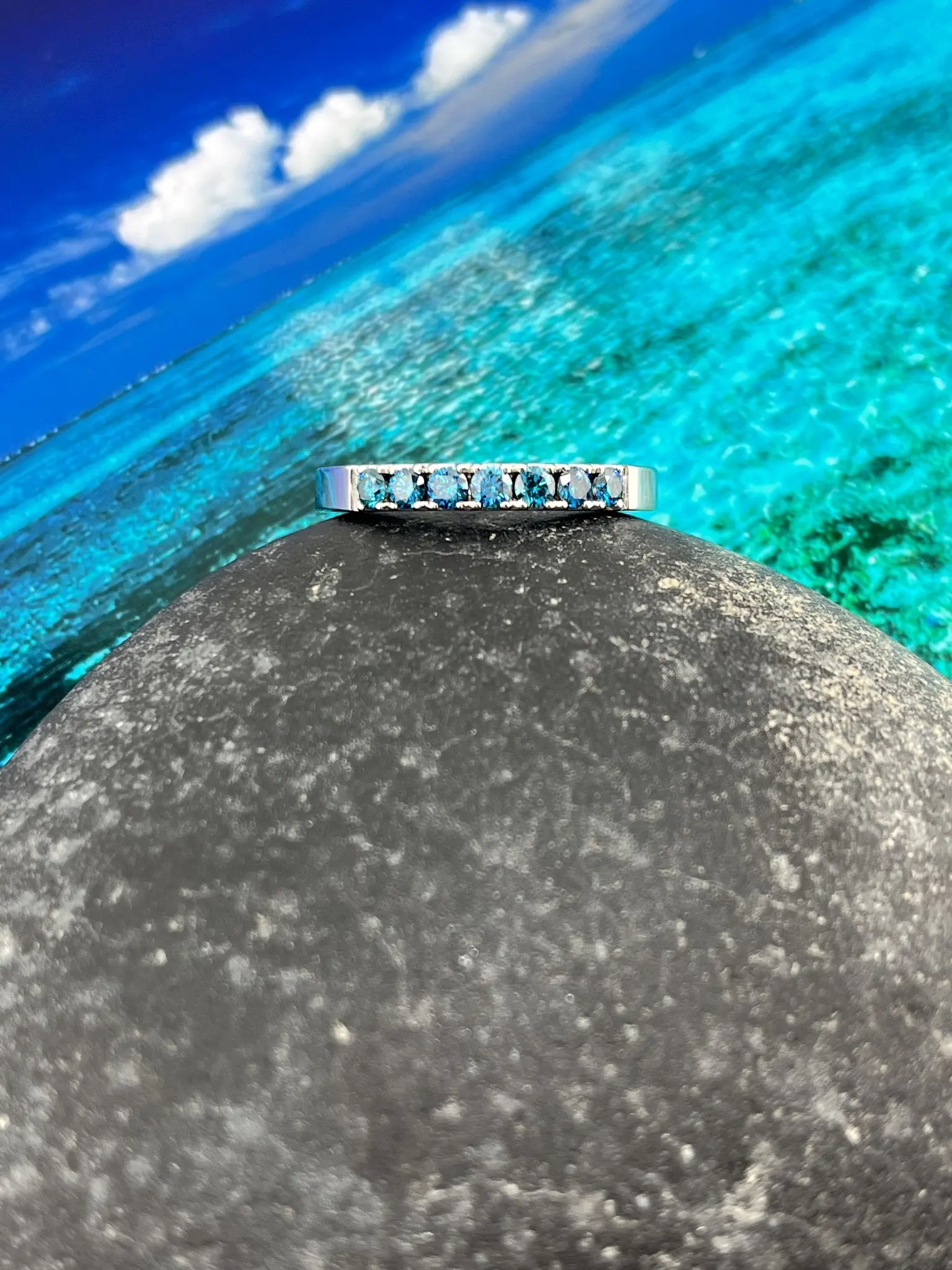 Kälber Goldschmeide Würselen Memoirering blaue Diamanten